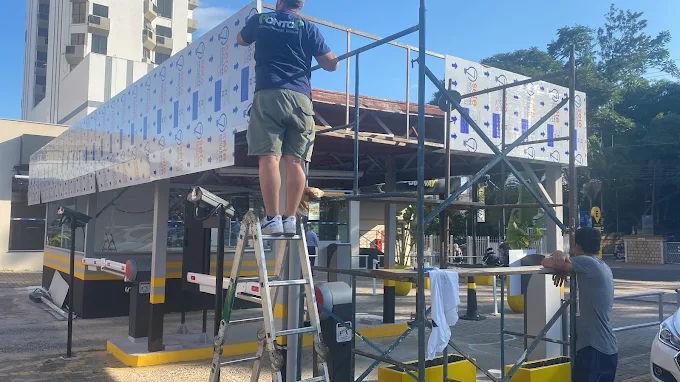 Instalação de fachada em ACM